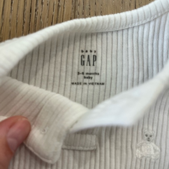 Baby Gap 0-3 month Onsie short sleeve branan bear Tan Stripe Blue Ribbed Neutral - Picture 3 of 10
